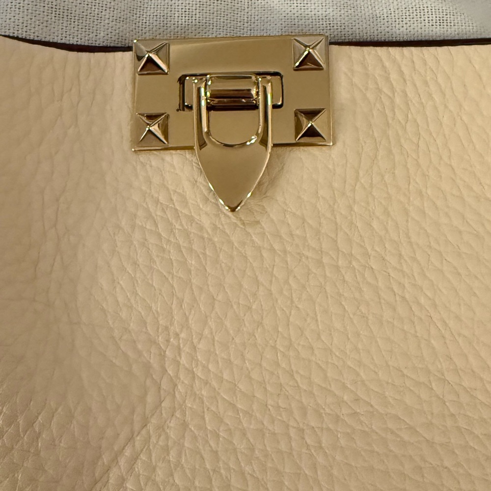 Valentino Garavani Rockstud Tote Bag Cream Leather Medium - Picture 2 of 5